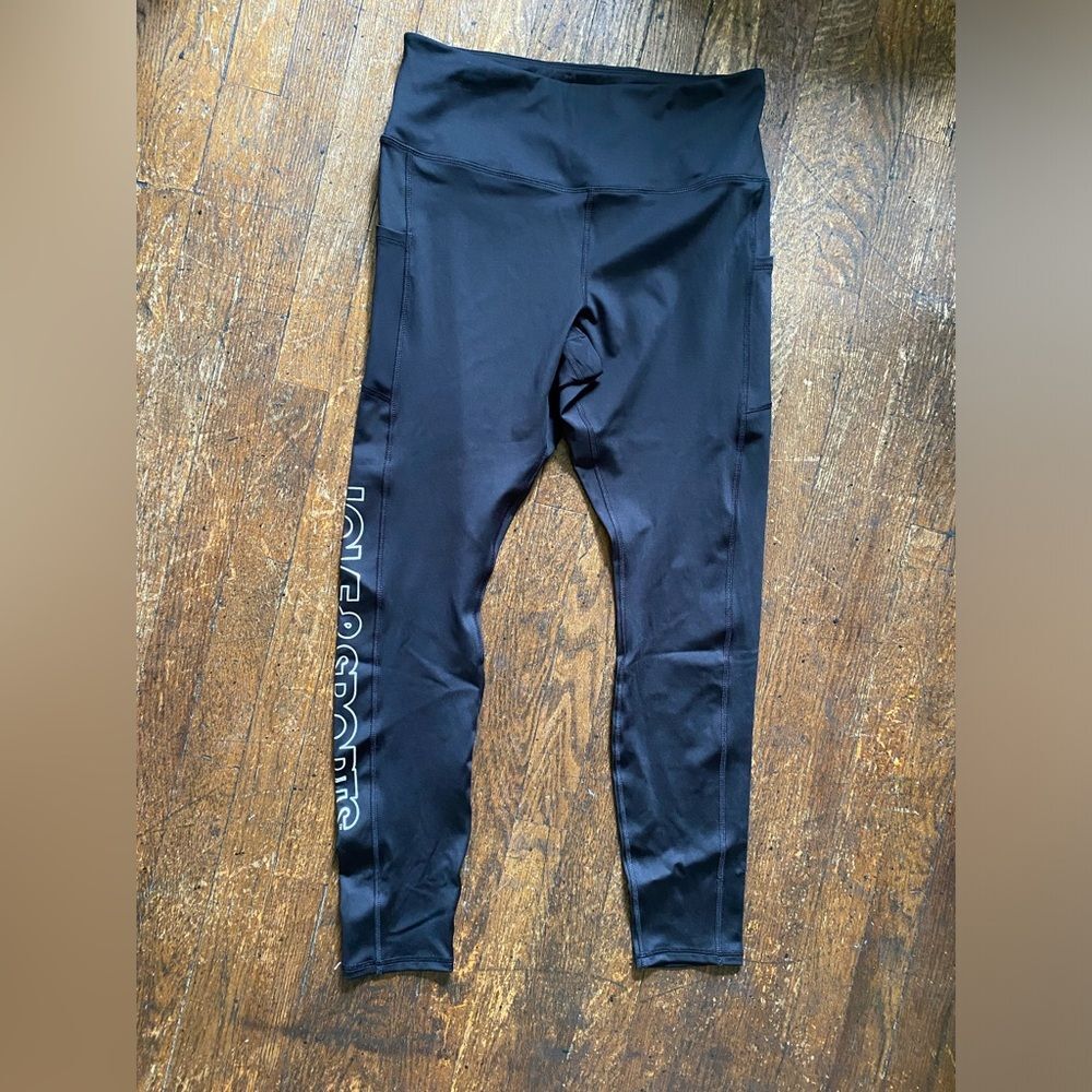 High-Waist Black Performance Leggings with Side Logo
